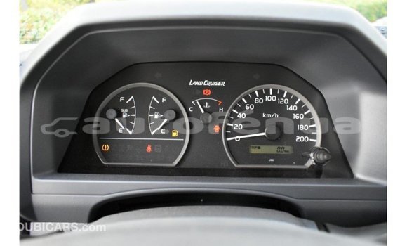Buy Import Toyota Land Cruiser White Car in Import - Dubai in Marquesas Buy Import Toyota Land Cruiser White Car in Import - Dubai in Marquesas