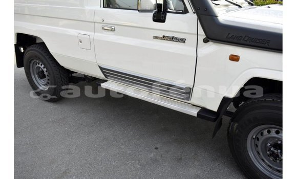Buy Import Toyota Land Cruiser White Car in Import - Dubai in Marquesas Buy Import Toyota Land Cruiser White Car in Import - Dubai in Marquesas
