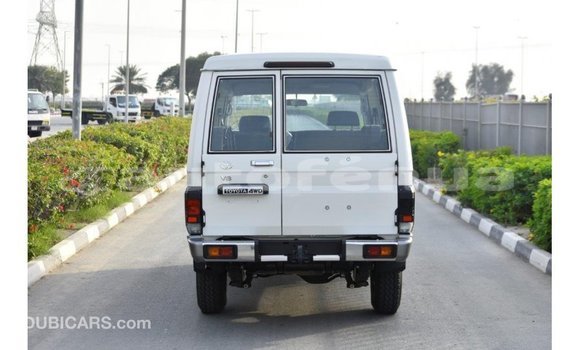 Buy Import Toyota Land Cruiser White Car in Import - Dubai in Marquesas Buy Import Toyota Land Cruiser White Car in Import - Dubai in Marquesas