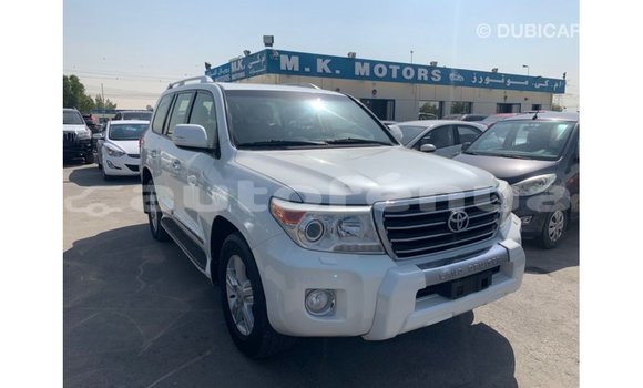 Acheter Import Voiture Toyota Land Cruiser Blanc à Import - Dubai, Marquesas Acheter Import Voiture Toyota Land Cruiser Blanc à Import - Dubai, Marquesas