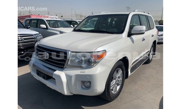 Acheter Import Voiture Toyota Land Cruiser Blanc à Import - Dubai, Marquesas Acheter Import Voiture Toyota Land Cruiser Blanc à Import - Dubai, Marquesas