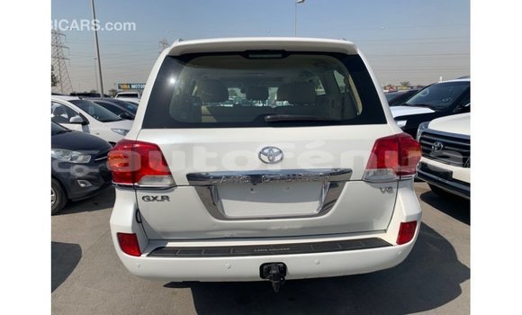Acheter Import Voiture Toyota Land Cruiser Blanc à Import - Dubai, Marquesas Acheter Import Voiture Toyota Land Cruiser Blanc à Import - Dubai, Marquesas