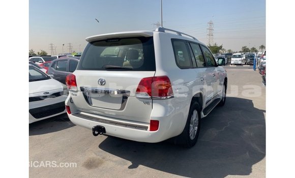 Acheter Import Voiture Toyota Land Cruiser Blanc à Import - Dubai, Marquesas Acheter Import Voiture Toyota Land Cruiser Blanc à Import - Dubai, Marquesas