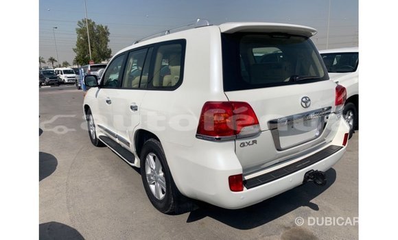 Acheter Import Voiture Toyota Land Cruiser Blanc à Import - Dubai, Marquesas Acheter Import Voiture Toyota Land Cruiser Blanc à Import - Dubai, Marquesas