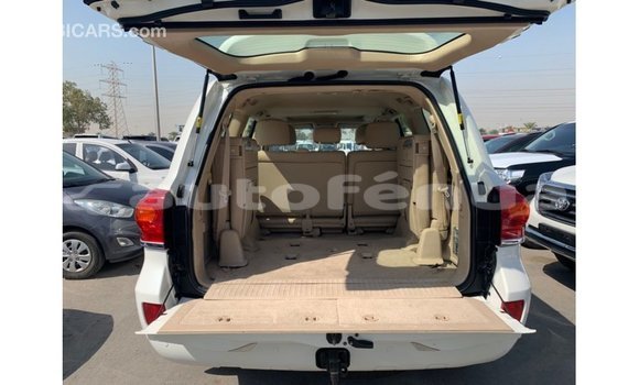 Acheter Import Voiture Toyota Land Cruiser Blanc à Import - Dubai, Marquesas Acheter Import Voiture Toyota Land Cruiser Blanc à Import - Dubai, Marquesas