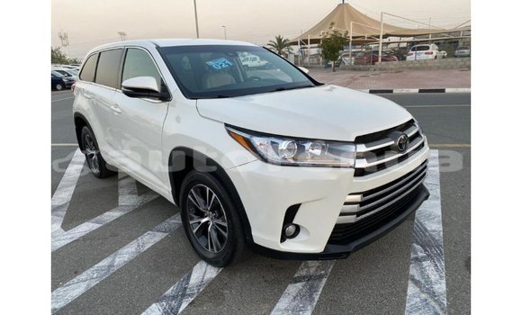 Acheter Import Voiture Toyota Highlander Blanc à Import - Dubai, Marquesas Acheter Import Voiture Toyota Highlander Blanc à Import - Dubai, Marquesas
