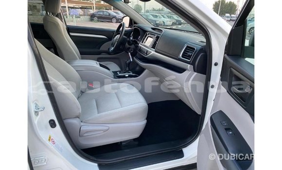 Acheter Import Voiture Toyota Highlander Blanc à Import - Dubai, Marquesas Acheter Import Voiture Toyota Highlander Blanc à Import - Dubai, Marquesas