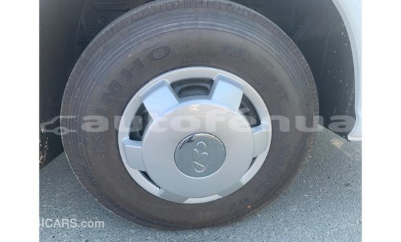 Buy Import Hyundai Chorus White Truck in Import - Dubai in Marquesas Buy Import Hyundai Chorus White Truck in Import - Dubai in Marquesas