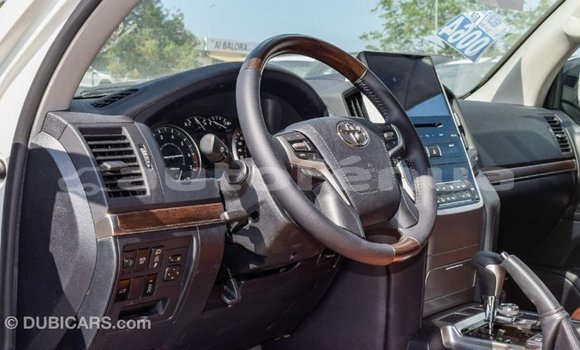 Acheter Import Voiture Toyota Land Cruiser Blanc à Import - Dubai, Marquesas Acheter Import Voiture Toyota Land Cruiser Blanc à Import - Dubai, Marquesas