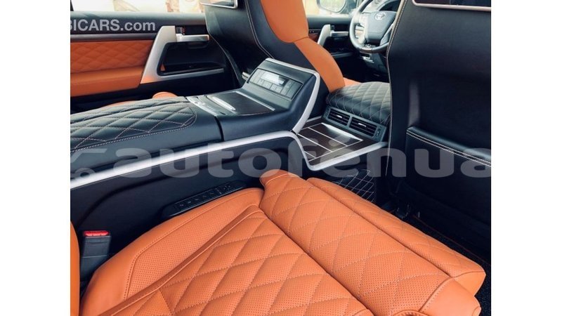 Big with watermark toyota land cruiser marquesas import dubai 2505