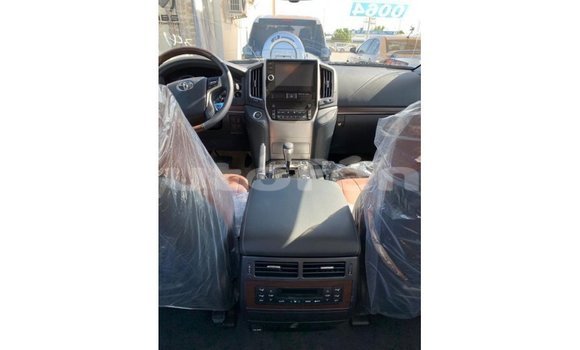 Acheter Import Voiture Toyota Land Cruiser Blanc à Import - Dubai, Marquesas Acheter Import Voiture Toyota Land Cruiser Blanc à Import - Dubai, Marquesas