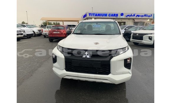 Buy Import Mitsubishi L200 White Car in Import - Dubai in Marquesas Buy Import Mitsubishi L200 White Car in Import - Dubai in Marquesas
