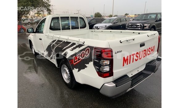 Buy Import Mitsubishi L200 White Car in Import - Dubai in Marquesas Buy Import Mitsubishi L200 White Car in Import - Dubai in Marquesas