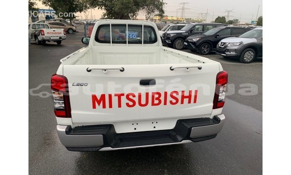 Buy Import Mitsubishi L200 White Car in Import - Dubai in Marquesas Buy Import Mitsubishi L200 White Car in Import - Dubai in Marquesas
