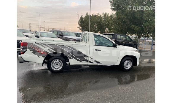Buy Import Mitsubishi L200 White Car in Import - Dubai in Marquesas Buy Import Mitsubishi L200 White Car in Import - Dubai in Marquesas
