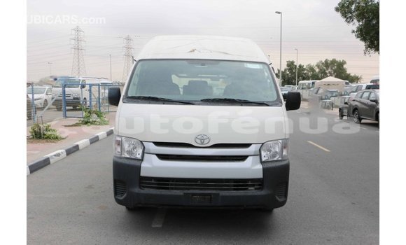 Acheter Import Voiture Toyota Hiace Blanc à Import - Dubai, Marquesas Acheter Import Voiture Toyota Hiace Blanc à Import - Dubai, Marquesas