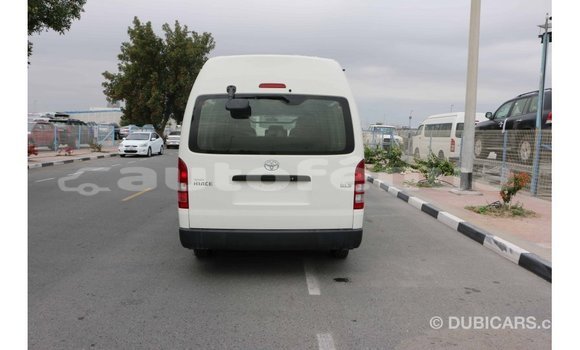 Acheter Import Voiture Toyota Hiace Blanc à Import - Dubai, Marquesas Acheter Import Voiture Toyota Hiace Blanc à Import - Dubai, Marquesas