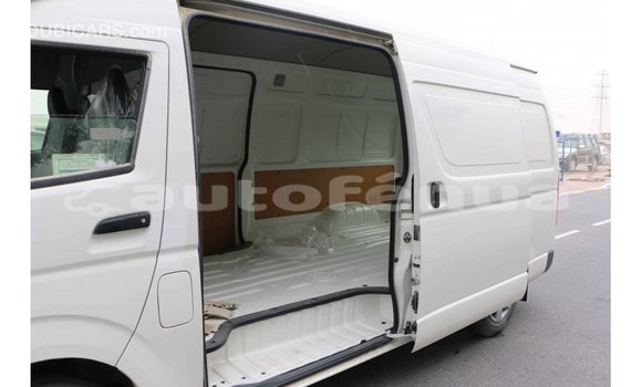 Acheter Import Voiture Toyota Hiace Blanc à Import - Dubai, Marquesas Acheter Import Voiture Toyota Hiace Blanc à Import - Dubai, Marquesas