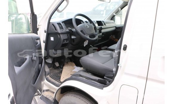 Acheter Import Voiture Toyota Hiace Blanc à Import - Dubai, Marquesas Acheter Import Voiture Toyota Hiace Blanc à Import - Dubai, Marquesas