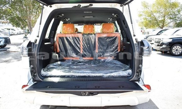 Acheter Import Voiture Lexus LX Blanc à Import - Dubai, Marquesas Acheter Import Voiture Lexus LX Blanc à Import - Dubai, Marquesas