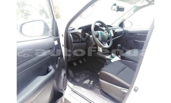 Buy Import Toyota Hilux White Car in Import - Dubai in Marquesas Buy Import Toyota Hilux White Car in Import - Dubai in Marquesas