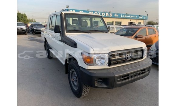 Acheter Import Voiture Toyota Land Cruiser Blanc à Import - Dubai, Marquesas Acheter Import Voiture Toyota Land Cruiser Blanc à Import - Dubai, Marquesas