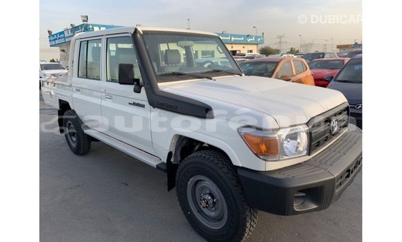Acheter Import Voiture Toyota Land Cruiser Blanc à Import - Dubai, Marquesas Acheter Import Voiture Toyota Land Cruiser Blanc à Import - Dubai, Marquesas