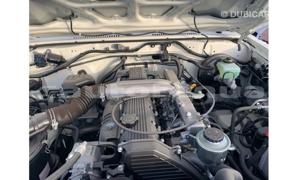 Acheter Import Voiture Toyota Land Cruiser Blanc à Import - Dubai, Marquesas Acheter Import Voiture Toyota Land Cruiser Blanc à Import - Dubai, Marquesas