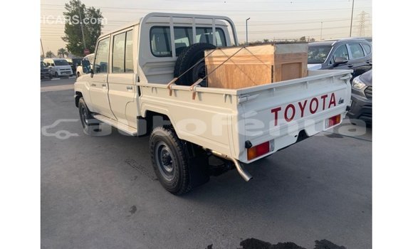 Acheter Import Voiture Toyota Land Cruiser Blanc à Import - Dubai, Marquesas Acheter Import Voiture Toyota Land Cruiser Blanc à Import - Dubai, Marquesas