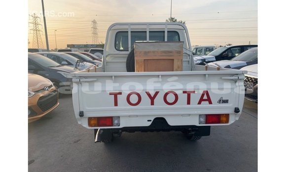 Acheter Import Voiture Toyota Land Cruiser Blanc à Import - Dubai, Marquesas Acheter Import Voiture Toyota Land Cruiser Blanc à Import - Dubai, Marquesas