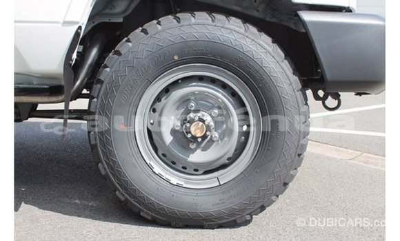 Buy Import Toyota Land Cruiser White Car in Import - Dubai in Marquesas Buy Import Toyota Land Cruiser White Car in Import - Dubai in Marquesas