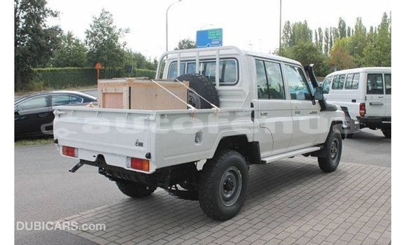 Buy Import Toyota Land Cruiser White Car in Import - Dubai in Marquesas Buy Import Toyota Land Cruiser White Car in Import - Dubai in Marquesas
