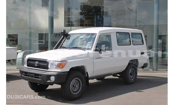 Acheter Import Voiture Toyota Land Cruiser Blanc à Import - Dubai, Marquesas Acheter Import Voiture Toyota Land Cruiser Blanc à Import - Dubai, Marquesas