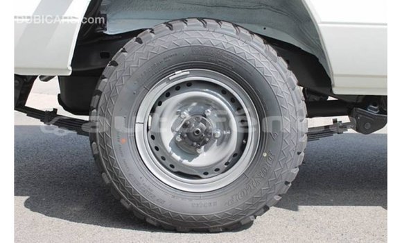 Acheter Import Voiture Toyota Land Cruiser Blanc à Import - Dubai, Marquesas Acheter Import Voiture Toyota Land Cruiser Blanc à Import - Dubai, Marquesas
