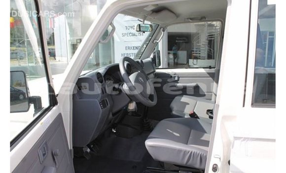 Buy Import Toyota Land Cruiser White Car in Import - Dubai in Marquesas Buy Import Toyota Land Cruiser White Car in Import - Dubai in Marquesas