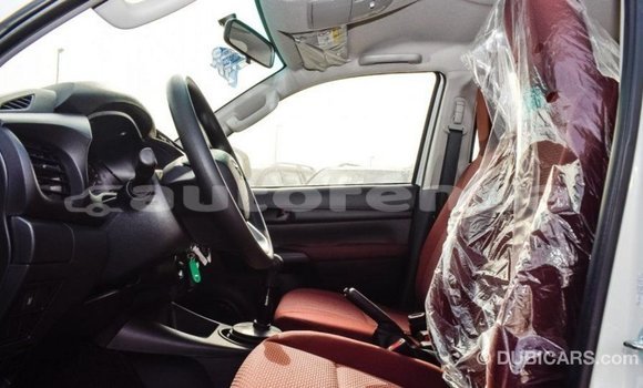 Acheter Import Voiture Toyota Hilux Blanc à Import - Dubai, Marquesas Acheter Import Voiture Toyota Hilux Blanc à Import - Dubai, Marquesas