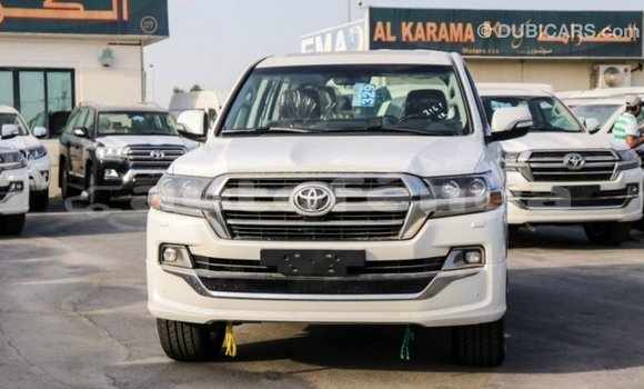 Acheter Import Voiture Toyota Land Cruiser Blanc à Import - Dubai, Marquesas Acheter Import Voiture Toyota Land Cruiser Blanc à Import - Dubai, Marquesas