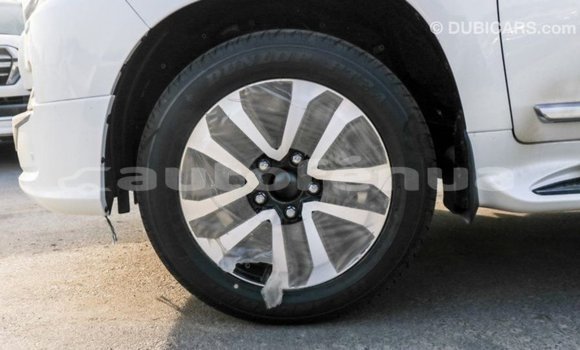 Acheter Import Voiture Toyota Land Cruiser Blanc à Import - Dubai, Marquesas Acheter Import Voiture Toyota Land Cruiser Blanc à Import - Dubai, Marquesas