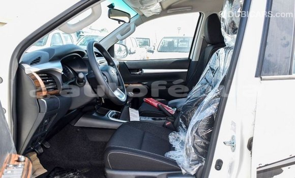 Acheter Import Voiture Toyota Hilux Blanc à Import - Dubai, Marquesas Acheter Import Voiture Toyota Hilux Blanc à Import - Dubai, Marquesas