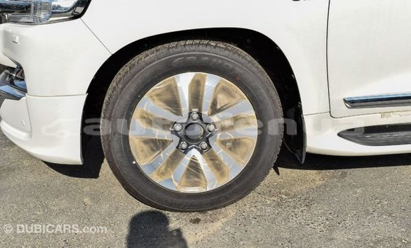 Acheter Import Voiture Toyota Land Cruiser Blanc à Import - Dubai, Marquesas Acheter Import Voiture Toyota Land Cruiser Blanc à Import - Dubai, Marquesas