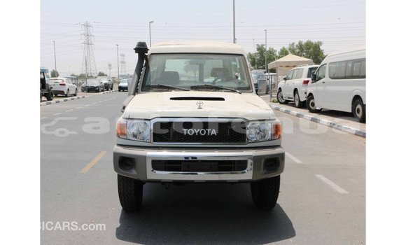 Acheter Import Voiture Toyota Land Cruiser Blanc à Import - Dubai, Marquesas Acheter Import Voiture Toyota Land Cruiser Blanc à Import - Dubai, Marquesas