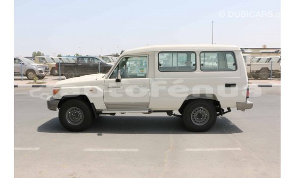 Acheter Import Voiture Toyota Land Cruiser Blanc à Import - Dubai, Marquesas Acheter Import Voiture Toyota Land Cruiser Blanc à Import - Dubai, Marquesas