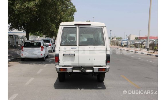 Acheter Import Voiture Toyota Land Cruiser Blanc à Import - Dubai, Marquesas Acheter Import Voiture Toyota Land Cruiser Blanc à Import - Dubai, Marquesas
