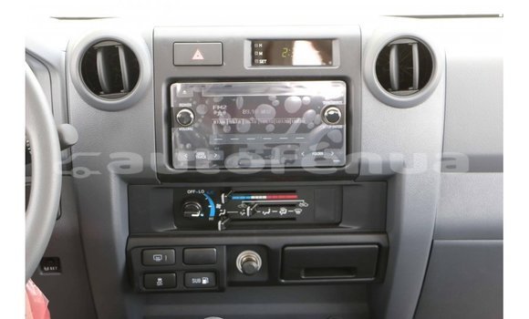 Acheter Import Voiture Toyota Land Cruiser Blanc à Import - Dubai, Marquesas Acheter Import Voiture Toyota Land Cruiser Blanc à Import - Dubai, Marquesas