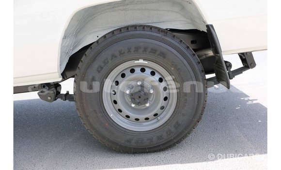 Acheter Import Voiture Toyota Land Cruiser Blanc à Import - Dubai, Marquesas Acheter Import Voiture Toyota Land Cruiser Blanc à Import - Dubai, Marquesas