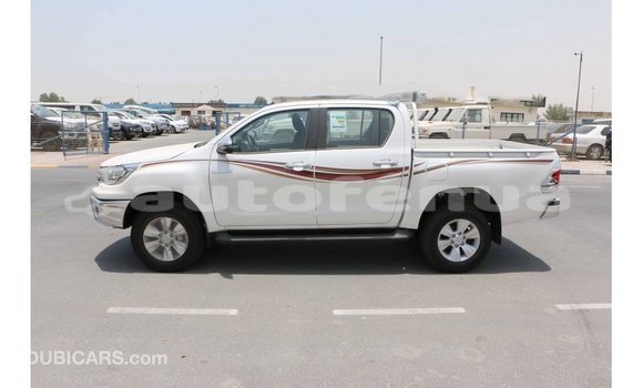 Acheter Import Voiture Toyota Hilux Blanc à Import - Dubai, Marquesas Acheter Import Voiture Toyota Hilux Blanc à Import - Dubai, Marquesas