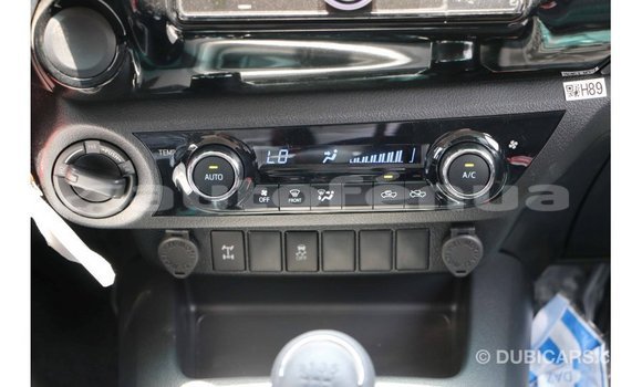 Acheter Import Voiture Toyota Hilux Blanc à Import - Dubai, Marquesas Acheter Import Voiture Toyota Hilux Blanc à Import - Dubai, Marquesas