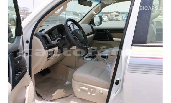 Acheter Import Voiture Toyota Land Cruiser Blanc à Import - Dubai, Marquesas Acheter Import Voiture Toyota Land Cruiser Blanc à Import - Dubai, Marquesas