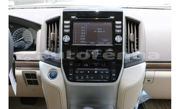 Acheter Import Voiture Toyota Land Cruiser Blanc à Import - Dubai, Marquesas Acheter Import Voiture Toyota Land Cruiser Blanc à Import - Dubai, Marquesas