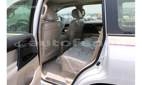 Acheter Import Voiture Toyota Land Cruiser Blanc à Import - Dubai, Marquesas Acheter Import Voiture Toyota Land Cruiser Blanc à Import - Dubai, Marquesas